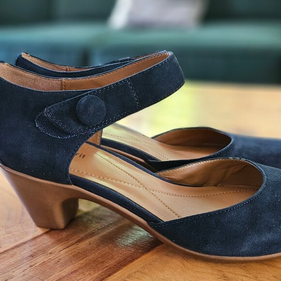 Navy Mary Janes with 2" Heel - Easy Spirit - Size 9 NARROW (Like New) - Picture 5 of 5